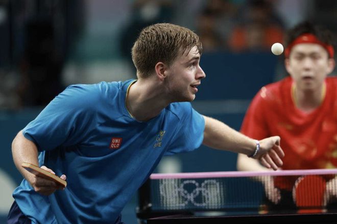 他频频与队 他频频与队